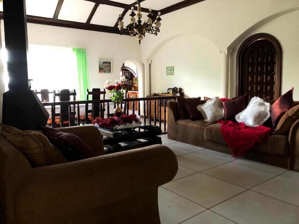 Thee View Hotell Hartbeespoort Exteriör bild