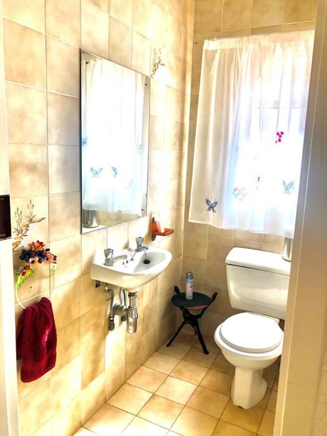 Thee View Hotell Hartbeespoort Exteriör bild