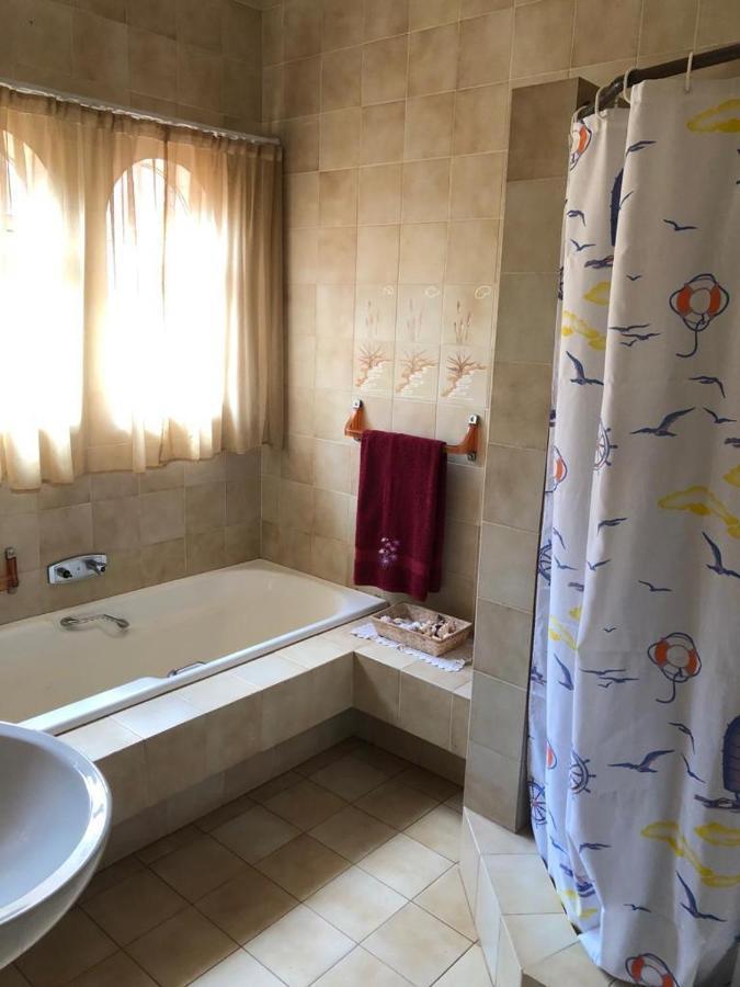 Thee View Hotell Hartbeespoort Exteriör bild